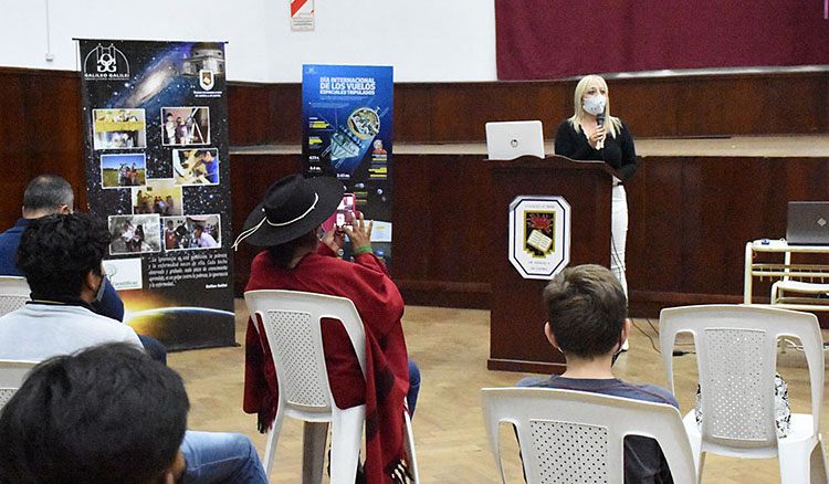 Los alumnos del colegio secundario 5058 vivieron una experiencia espacial Los alumnos del colegio secundario 5058 vivieron una experiencia espacial