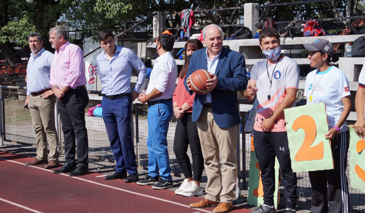 Más de 50 escuelas participaron del regreso del deporte escolar Fotografía Más de 50 escuelas participaron del regreso del deporte escolar