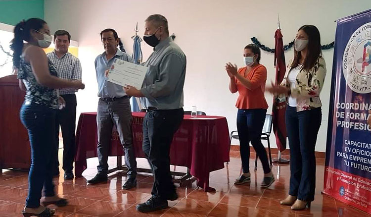 Jóvenes de Coronel Moldes cuentan con habilidades en lengua extranjera Fotografía Jóvenes de Coronel Moldes cuentan con habilidades en lengua extranjera
