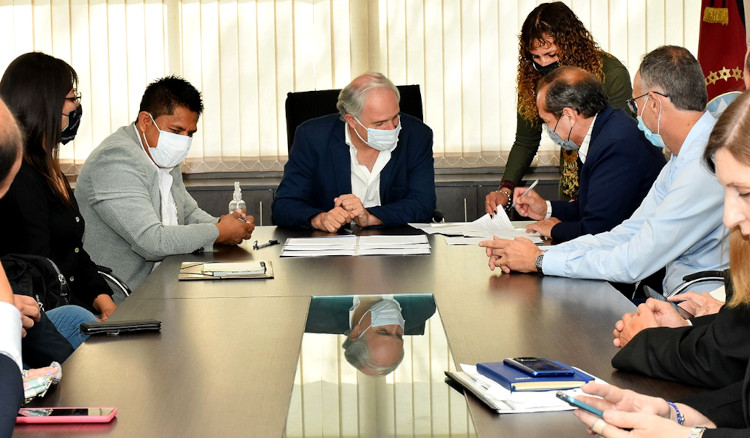 Educación firmó acuerdos con distintas empresas Educación firmó acuerdos con distintas empresas
