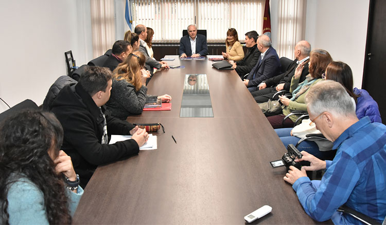 Cánepa firmó convenios para continuar fortaleciendo la educación para el trabajo Fotografía Cánepa firmó convenios para continuar fortaleciendo la educación para el trabajo