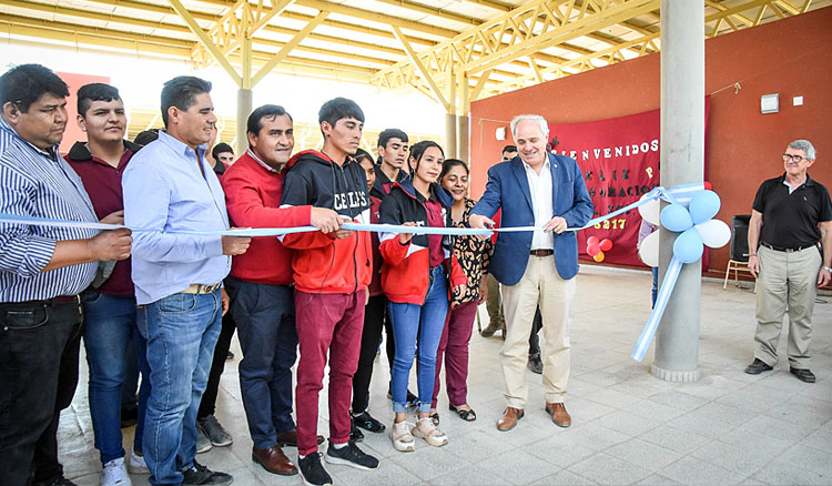Cánepa inauguró un colegio secundario en el paraje El Ocultar Fotografía Cánepa inauguró un colegio secundario en el paraje El Ocultar
