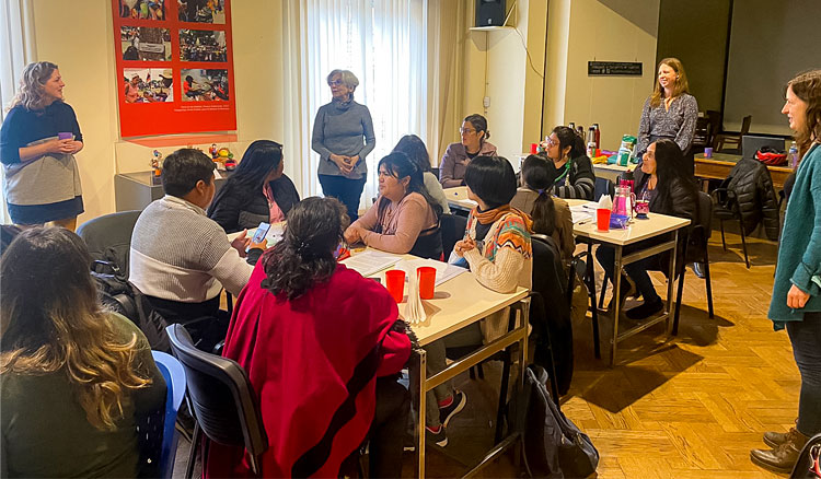 En Buenos Aires docentes bilingües dialogaron y reflexionaron en torno a las efemérides interculturales Fotografía En Buenos Aires docentes bilingües dialogaron y reflexionaron en torno a las efemérides interculturales