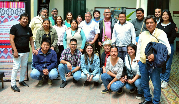 Nación y Provincia acuerdan acciones conjuntas en materia de educación intercultural bilingüe Fotografía Nación y Provincia acuerdan acciones conjuntas en materia de educación intercultural bilingüe