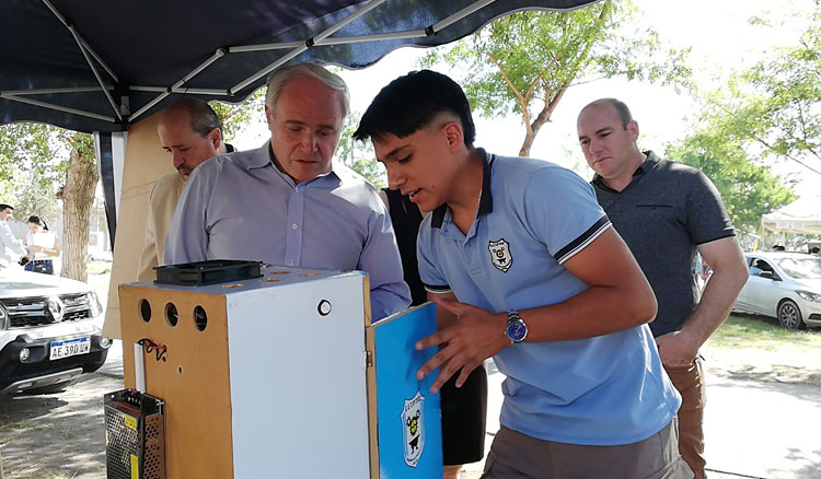 Estudiantes de Rosario de la Frontera crearon una heladera para uso medicinal Fotografía Estudiantes de Rosario de la Frontera crearon una heladera para uso medicinal
