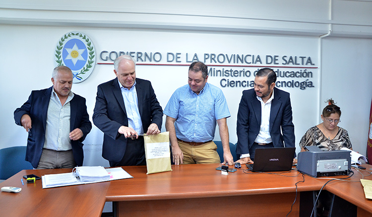 Se licitaron obras por más de $900 millones para la construcción de escuelas técnicas en Orán Se licitaron obras por más de $900 millones para la construcción de escuelas técnicas en Orán