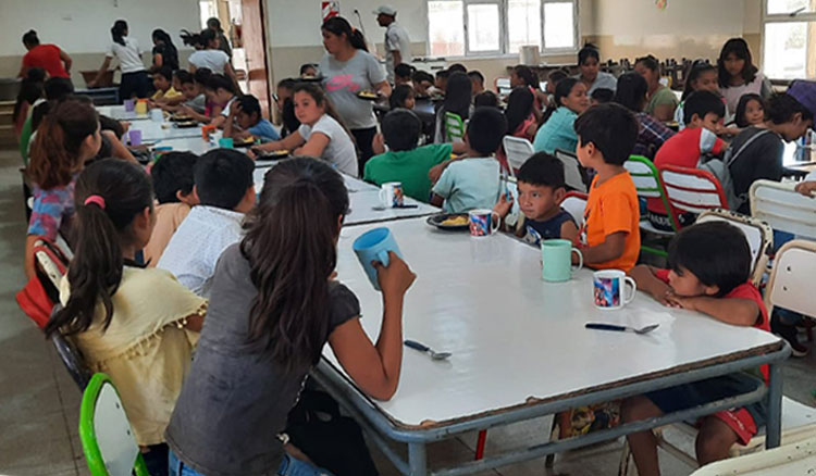 Más de 15 mil niños de Rivadavia, Orán y San Martín son asistidos nutricionalmente en comedores escolares Fotografia:Más de 15 mil niños de Rivadavia, Orán y San Martín son asistidos nutricionalmente en comedores escolares.