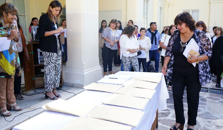 Más de 300 aspirantes rindieron para cubrir cargos de vicedirector de nivel primario Más de 300 aspirantes rindieron para cubrir cargos de vicedirector de nivel primario