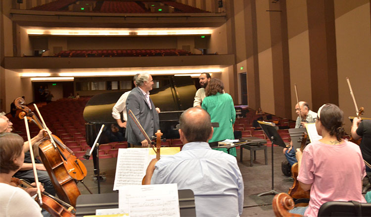 Cánepa le dio la bienvenida al nuevo director de la Orquesta Sinfónica de Salta Fotografía Cánepa le dio la bienvenida al nuevo director de la Orquesta Sinfónica de Salta