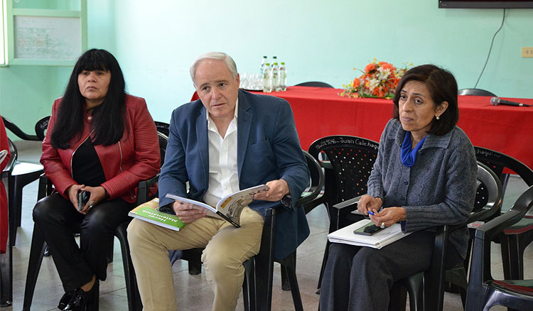 Más de 60 mil libros de lengua y matemática fueron entregados a estudiantes de secundaria Fotografía Más de 60 mil libros de lengua y matemática fueron entregados a estudiantes de secundaria