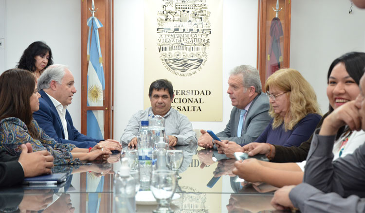 Educación y la UNSa aúnan esfuerzos para ayudar a los alumnos a concluir sus estudios Fotografía Educación y la UNSa aúnan esfuerzos para ayudar a los alumnos a concluir sus estudios