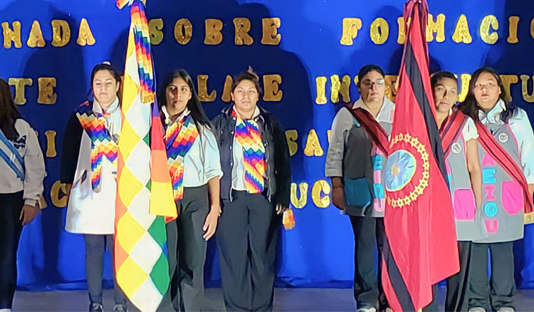Jornada de formación docente en clave Intercultural: tensiones y desafíos en las prácticas educativas Fotografía Jornada de formación docente en clave Intercultural: tensiones y desafíos en las prácticas educativas