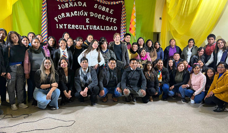 Jornada sobre Formación Docente e Interculturalidad en el IES N° 6056 de Nazareno Fotografía Jornada sobre Formación Docente e Interculturalidad en el IES N° 6056 de Nazareno