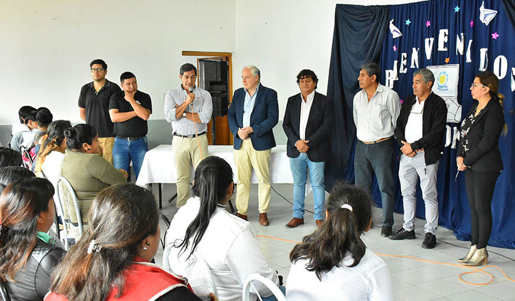 Estudiantes de parajes rurales de Guachipas recibieron sus notebooks Fotografía Estudiantes de parajes rurales de Guachipas recibieron sus notebooks