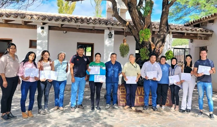 Se entregaron certificados a los egresados del curso de capacitación Guías de Sitio en San Carlos Fotografía Se entregaron certificados a los egresados del curso de capacitación Guías de Sitio en San Carlos