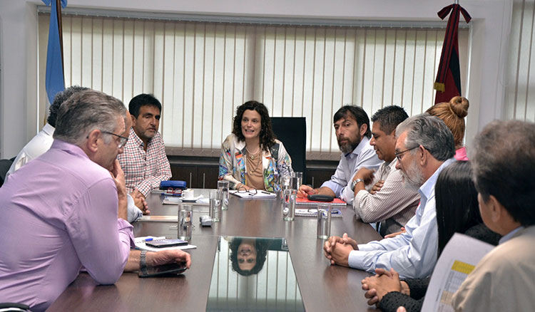 El Gobierno se reunió con sindicatos docentes en el marco de las mesas paritarias Fotografía El Gobierno se reunió con sindicatos docentes en el marco de las mesas paritarias
