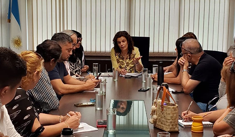 Educación se reunió con representantes de los docentes Fotografía: Educación se reunió con representantes de los docentes