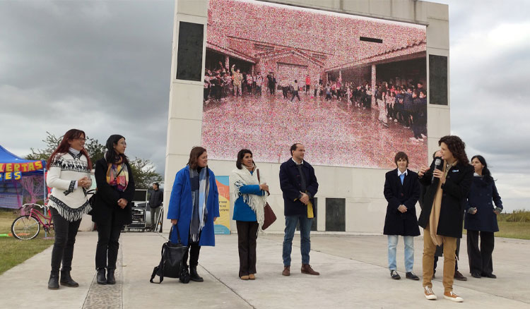 Cientos de familias, docentes y alumnos participan en un encuentro socioeducativo Fotografía: Cientos de familias, docentes y alumnos participan en un encuentro socioeducativo