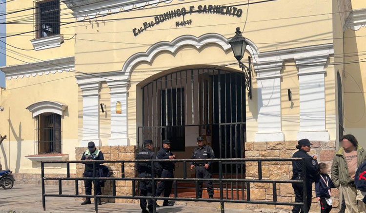 Por desinfección se suspenden las clases en la escuela Sarmiento Fotografía: Por desinfección se suspenden las clases en la escuela Sarmiento