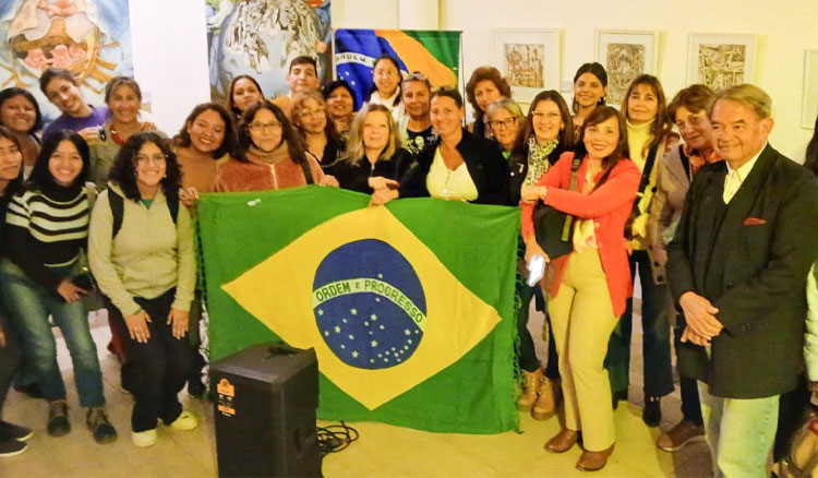 Estudiantes y docentes de portugués participaron del Abril Cultural Salteño Fotografía: Estudiantes y docentes de portugués participaron del Abril Cultural Salteño