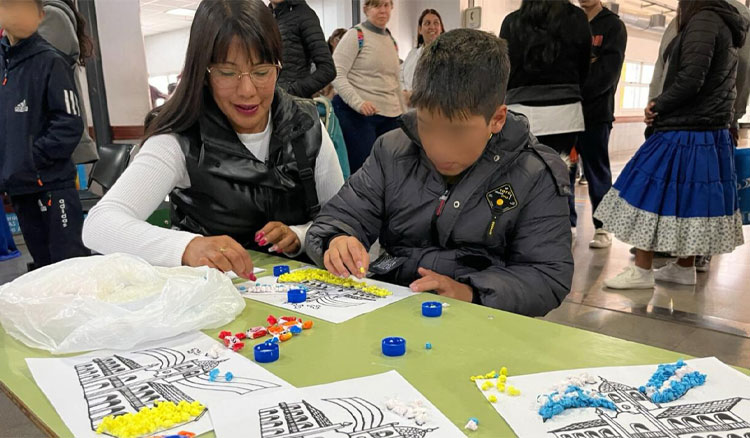 Educación realizó una jornada por el 25 de mayo en el Materno infantil Fotografía: Educación realizó una jornada por el 25 de mayo en el Materno infantil