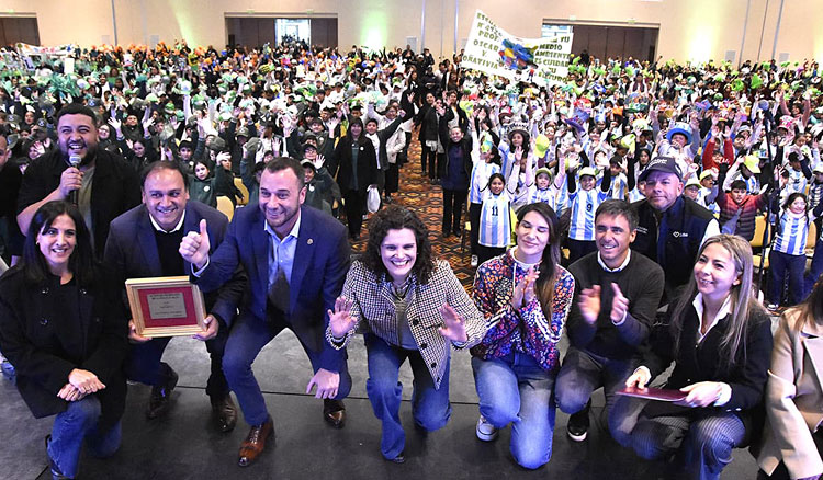 Más de 2500 alumnos salteños realizaron su promesa de cuidado ambiental Fotografía: Más de 2500 alumnos salteños realizaron su promesa de cuidado ambiental