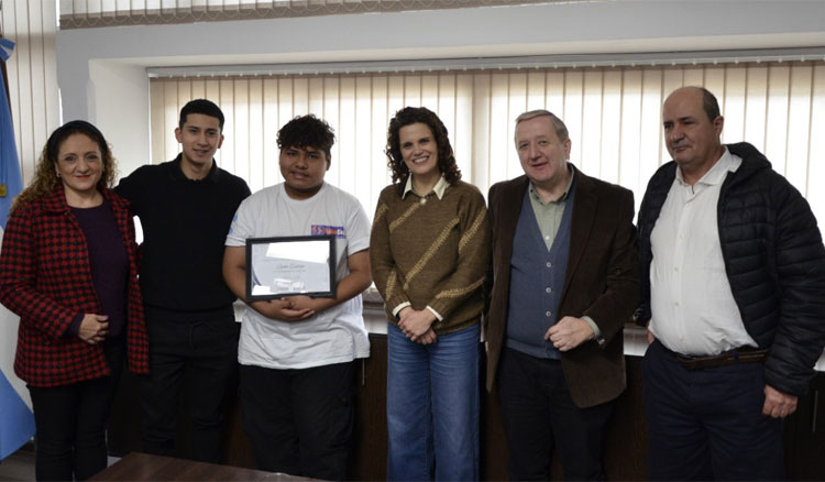 Educación reconoció al joven salteño que se destacó en el Mundial de Robótica Fotografía: Educación reconoció al joven salteño que se destacó en el Mundial de Robótica