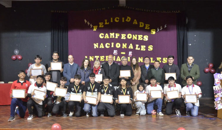 Fotografía: Alumnos de la E.E.T. Alberto Einstein se destacaron en robótica en eventos nacionales e internacionales