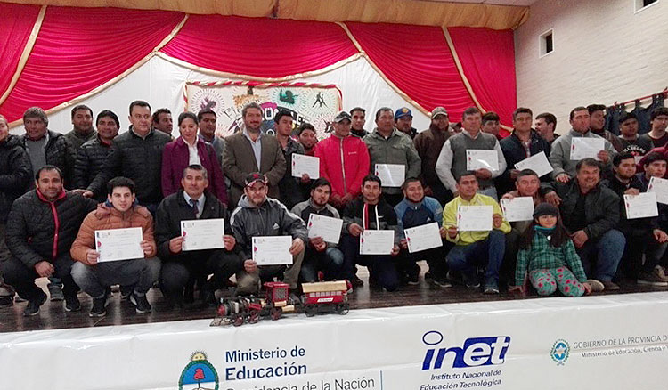 Finalizaron su formación más de setenta alumnos del aula taller móvil en El Galpón Finalizaron su formación más de setenta alumnos del aula taller móvil en El Galpón