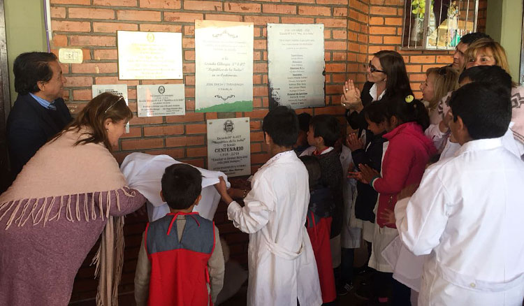 La escuela albergue República de la India del paraje El Bordo celebró su centenario La escuela albergue República de la India del paraje El Bordo celebró su centenario
