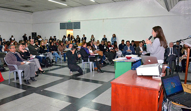 Nos ponemos a disposición de la sociedad Nos ponemos a disposición de la sociedad