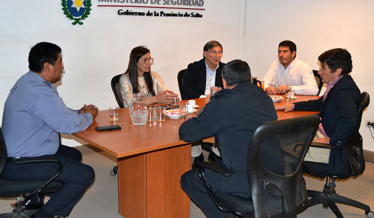 Efectivos policiales participan diariamente en el Operativo Escuela Efectivos policiales participan diariamente en el Operativo Escuela