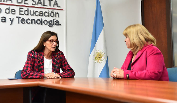 La ministra Berruezo recibió a la Maestra Ilustre 2019 de Salta La ministra Berruezo recibió a la Maestra Ilustre 2019 de Salta