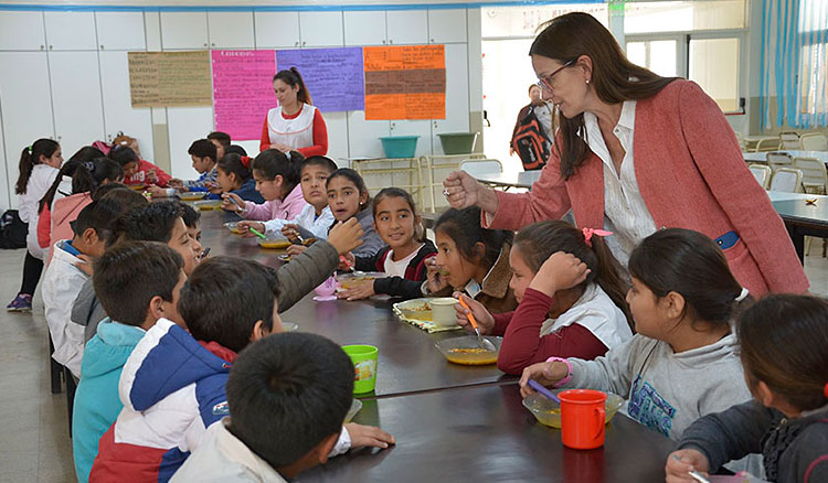 Hasta el finalizar el ciclo lectivo abrirán 139 escuelas para brindar almuerzo Hasta el finalizar el ciclo lectivo abrirán 139 escuelas para brindar almuerzo