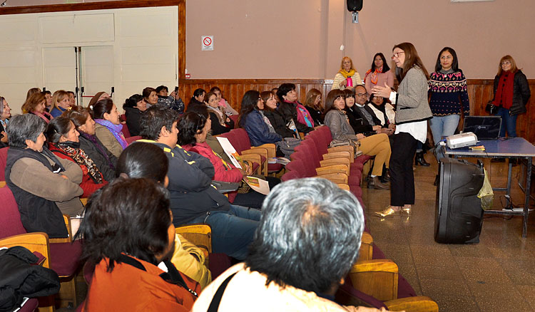 Personal de los comedores escolares se capacita en manipulación higiénica de alimentos Personal de los comedores escolares se capacita en manipulación higiénica de alimentos