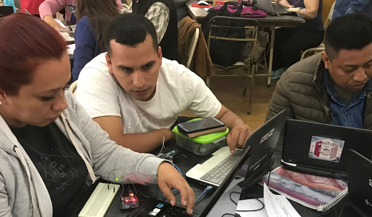 Docentes del norte provincial apuestan a la robótica para trabajar en las aulas Docentes del norte provincial apuestan a la robótica para trabajar en las aulas
