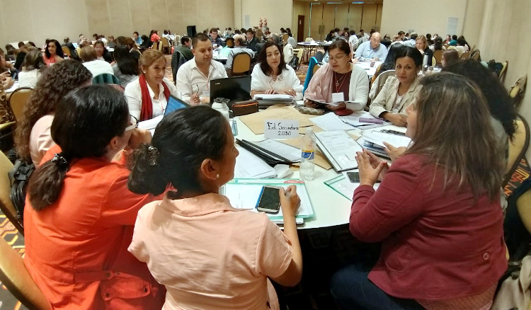 Más de 120 docentes evaluadores en la instancia provincial de Feria de Ciencias
