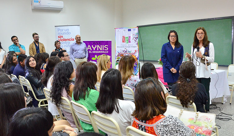 Docentes y estudiantes realizan talleres sobre Educación Sexual Integral Docentes y estudiantes realizan talleres sobre Educación Sexual Integral