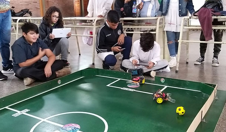Estudiantes y docentes continúan apostando a la robótica educativa Estudiantes y docentes continúan apostando a la robótica educativa