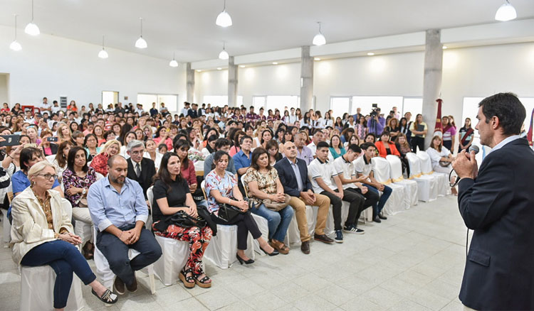 “En estos 12 años el equipo docente de la Provincia ha revolucionado el sistema educativo salteño” “En estos 12 años el equipo docente de la Provincia ha revolucionado el sistema educativo salteño”