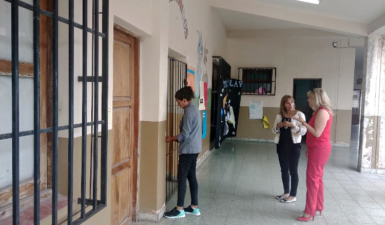 El Ministerio de Educación realizó un relevamiento de las condiciones edilicias de la escuela Delfín Leguizamón El Ministerio de Educación realizó un relevamiento de las condiciones edilicias de la escuela Delfín Leguizamón