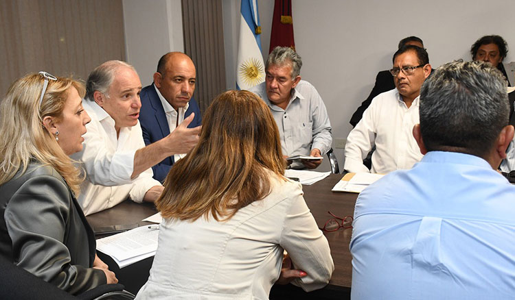 Consenso en educación: El Gobierno y los gremios llegaron a un acuerdo inicial Consenso en educación: El Gobierno y los gremios llegaron a un acuerdo inicial