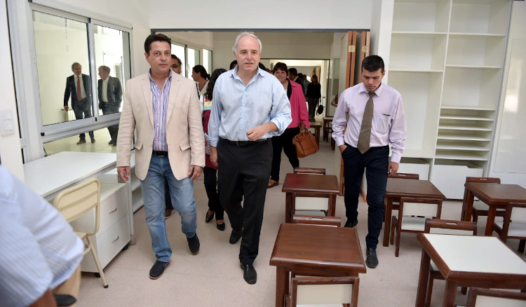El ministro Cánepa supervisó la obra de un nuevo módulo del Nivel Inicial El ministro Cánepa supervisó la obra de un nuevo módulo del Nivel Inicial
