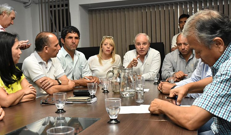 Gobierno y gremios formalizaron el acuerdo salarial Gobierno y gremios formalizaron el acuerdo salarial